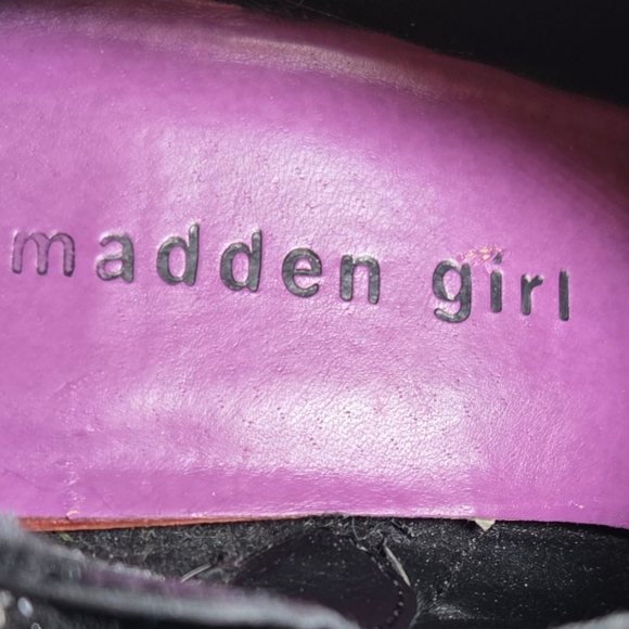 Madden Girl Black Ankle Booties with Ruffle Detail Size 6 1/2 4 Inch Heel - Picture 5 of 6